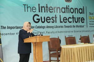 Dr. Ratih Nur Pratiwi, M.Si saat menyampaikan materi