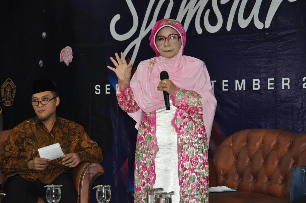 Sjamsiar Sjamsuddin memaparkan gagasan perempuan dan anti korupsi