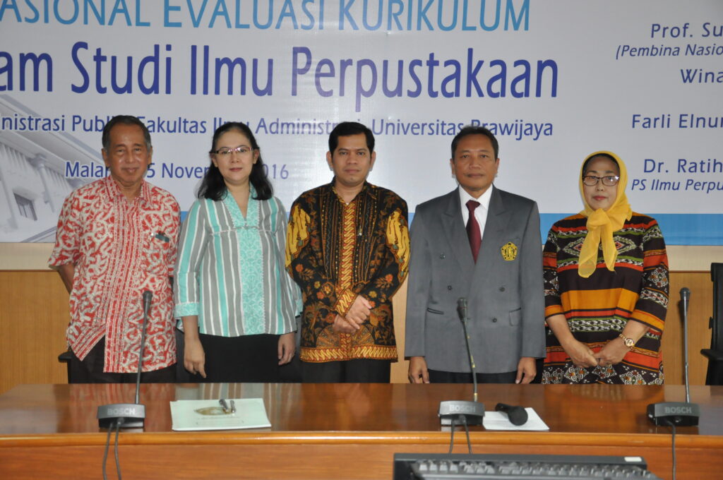 (Ki-ka) Prof. Sulistyo-Basuki, Dra. Wina Erwina, M.A., Farid Elnumeri, M.Hum., Prof. Dr. Bambang Supriyono, MS., Dr. Ratih Nur Pratiwi, M.Si