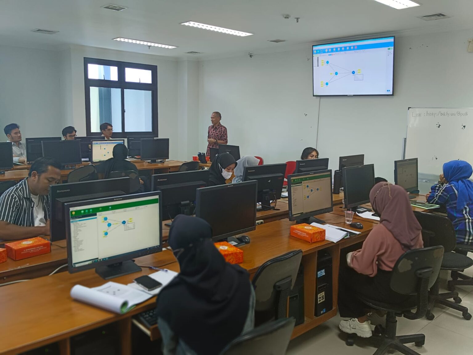 Bekali Mahasiswa Menulis Skripsi Lab SIM Gelar Pelatihan Smart PLS