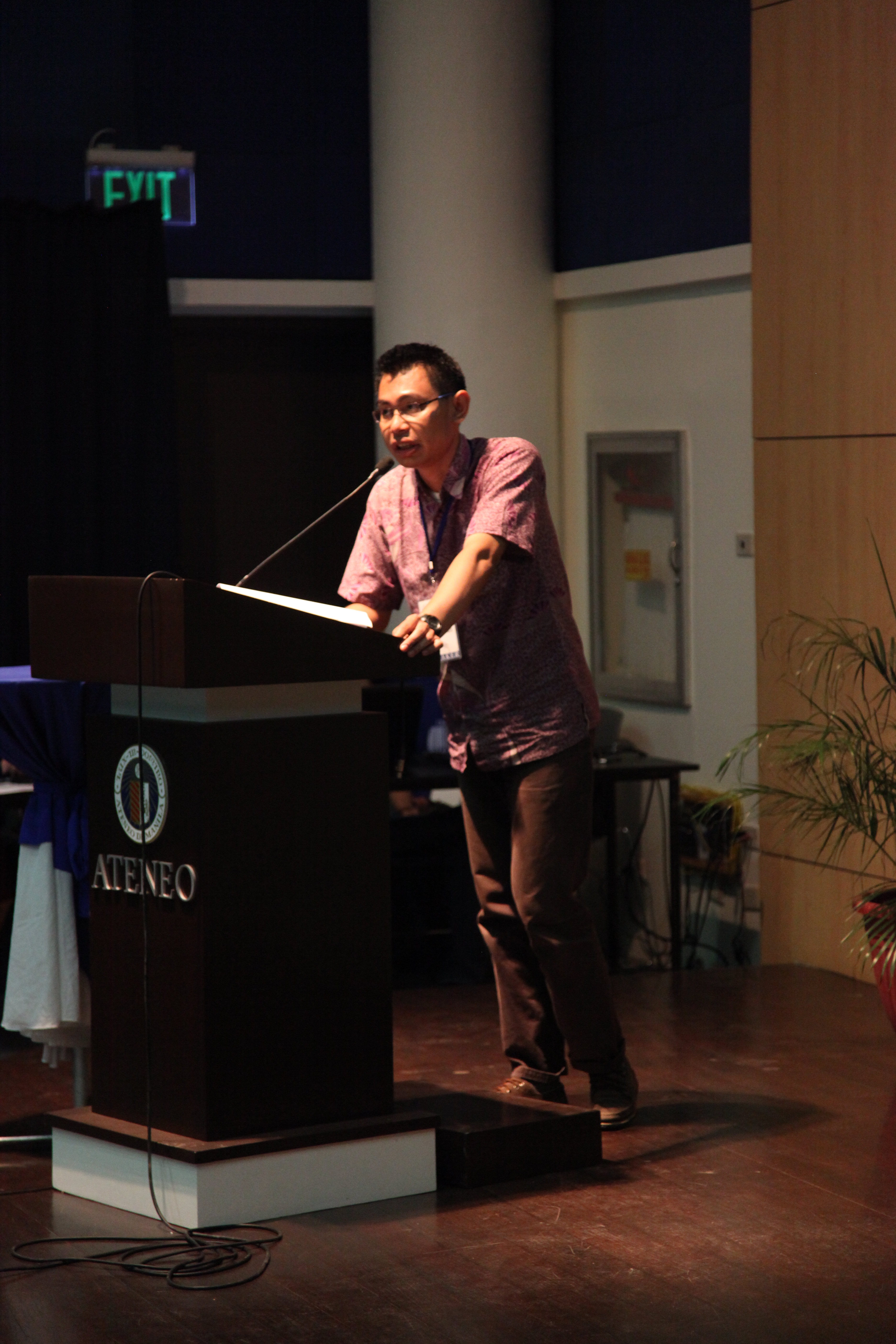 Muhammad Rosyihan Hendrawan Saat Memaparkan Materi Presentasi