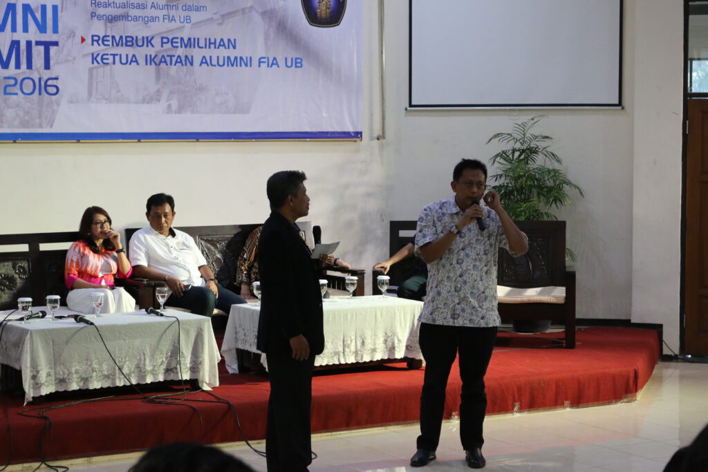 Totok Suryanto (Wakil Pemimpin Redaksi TvOne) bersama Dr. Riyanto (kiri)